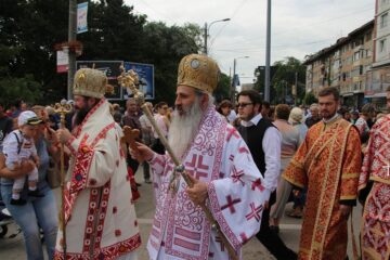 25.000 de oameni au căutat sâmbătă alinare la Sfântul Ioan cel Nou de la Suceava