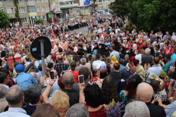 25.000 de oameni au căutat sâmbătă alinare la Sfântul Ioan cel Nou de la Suceava