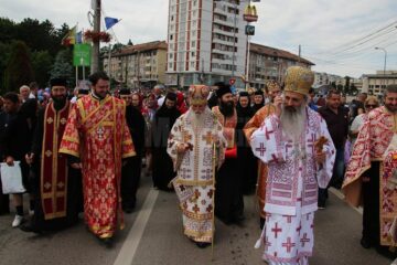 25.000 de oameni au căutat sâmbătă alinare la Sfântul Ioan cel Nou de la Suceava