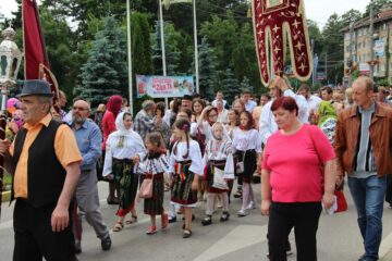 25.000 de oameni au căutat sâmbătă alinare la Sfântul Ioan cel Nou de la Suceava