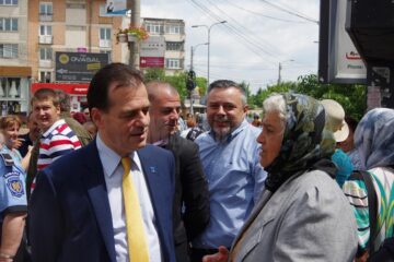 Ludovic Orban a discutat cu pelerinii veniți la procesiunea de Sânziene din Suceava