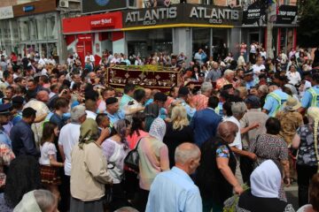 25.000 de oameni au căutat sâmbătă alinare la Sfântul Ioan cel Nou de la Suceava