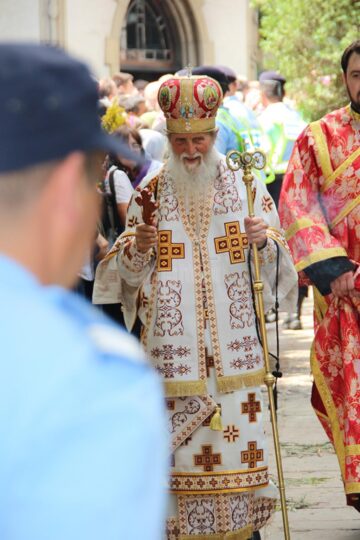 25.000 de oameni au căutat sâmbătă alinare la Sfântul Ioan cel Nou de la Suceava