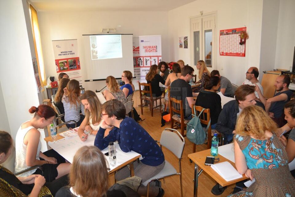 Crucea Roșie Suceava implementează proiectul internațional "I am Human, I have Rights!"