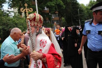 25.000 de oameni au căutat sâmbătă alinare la Sfântul Ioan cel Nou de la Suceava