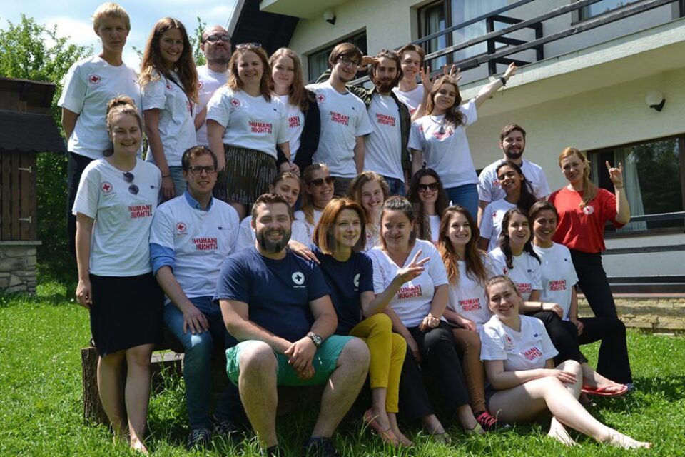 Crucea Roșie Suceava implementează proiectul internațional "I am Human, I have Rights!"