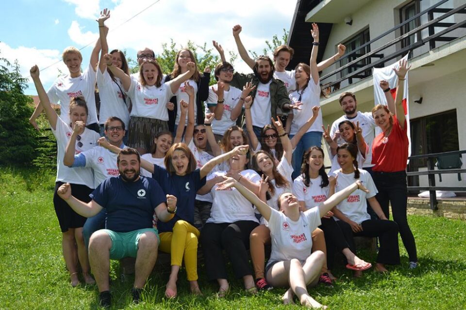 Crucea Roșie Suceava implementează proiectul internațional "I am Human, I have Rights!"