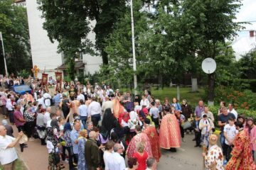 25.000 de oameni au căutat sâmbătă alinare la Sfântul Ioan cel Nou de la Suceava