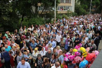 25.000 de oameni au căutat sâmbătă alinare la Sfântul Ioan cel Nou de la Suceava