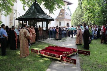 25.000 de oameni au căutat sâmbătă alinare la Sfântul Ioan cel Nou de la Suceava
