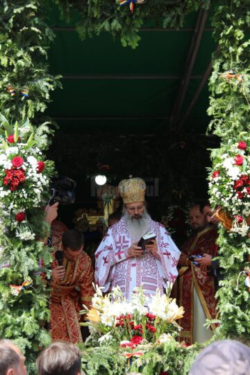 25.000 de oameni au căutat sâmbătă alinare la Sfântul Ioan cel Nou de la Suceava
