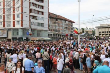 25.000 de oameni au căutat sâmbătă alinare la Sfântul Ioan cel Nou de la Suceava