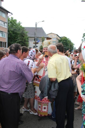 25.000 de oameni au căutat sâmbătă alinare la Sfântul Ioan cel Nou de la Suceava