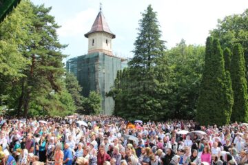 25.000 de oameni au căutat sâmbătă alinare la Sfântul Ioan cel Nou de la Suceava