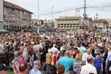 25.000 de oameni au căutat sâmbătă alinare la Sfântul Ioan cel Nou de la Suceava