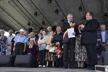 Premii de 400 de lei pentru „Cuplurile de aur” sărbătorite la Zilele Sucevei