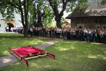 25.000 de oameni au căutat sâmbătă alinare la Sfântul Ioan cel Nou de la Suceava