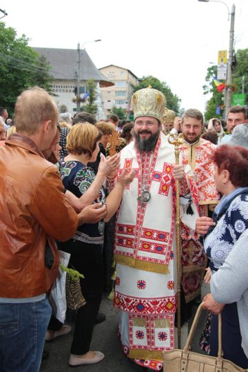 25.000 de oameni au căutat sâmbătă alinare la Sfântul Ioan cel Nou de la Suceava