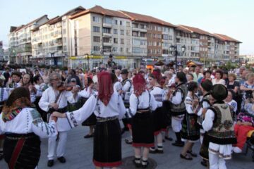 „Satul meu cu doruri multe”, la Târgul de Sânziene