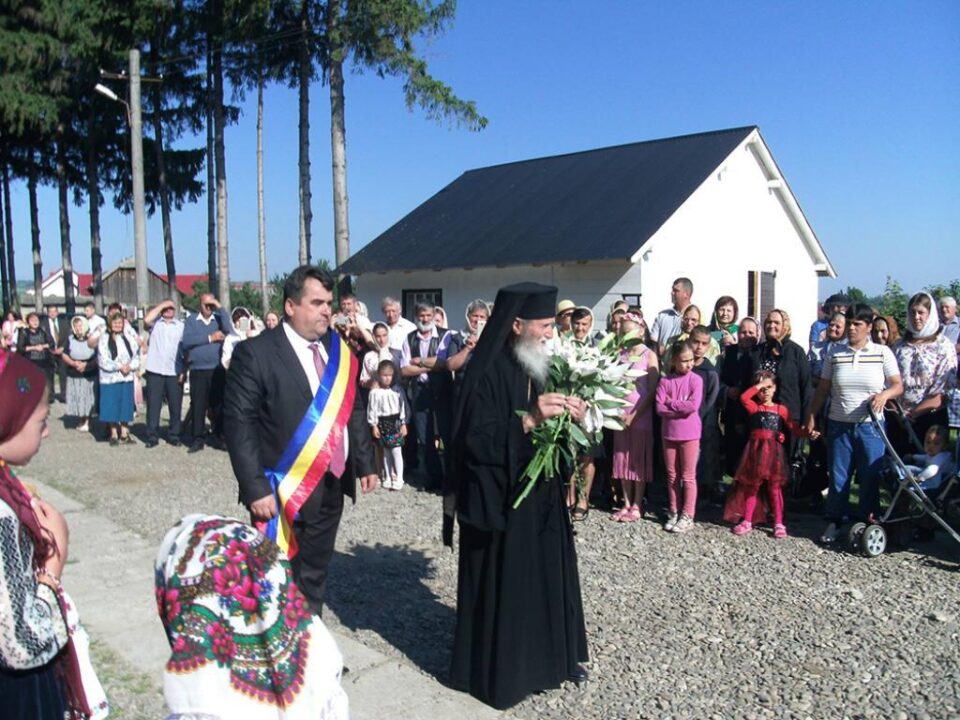 Slujbă arhierească la Parohia Costâna