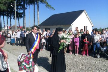 Slujbă arhierească la Parohia Costâna