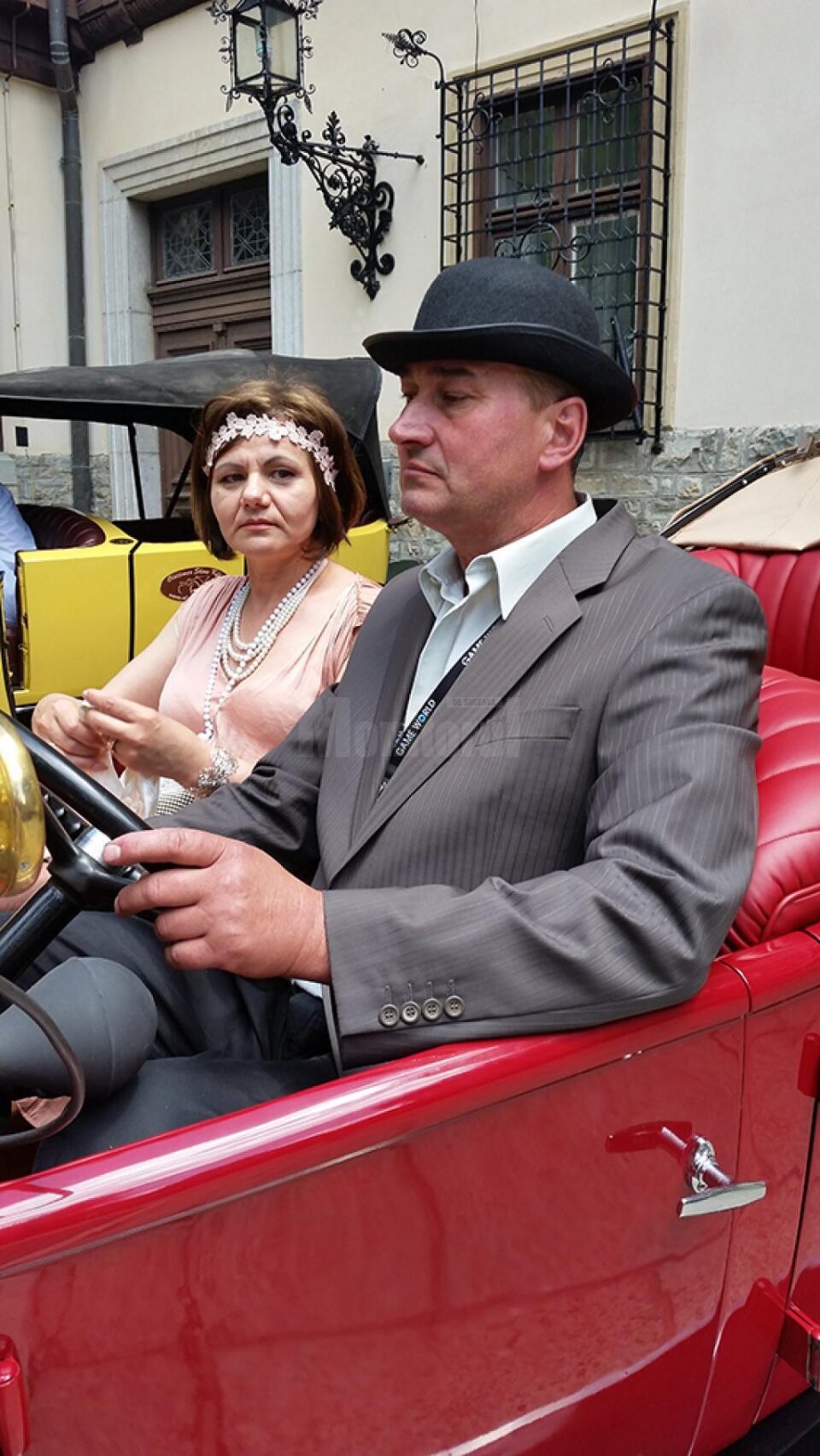 Doi suceveni, distinși la Concursul de Eleganță Auto Retro de la Sinaia