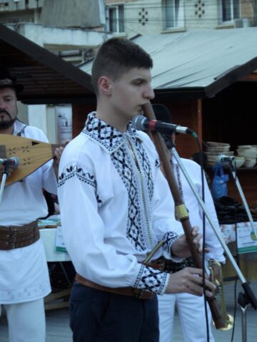 Spectacolul folcloric „Satul meu cu doruri multe”