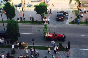 Iulian și Dorina Todirică au deschis coloana de defilare de pe bulevardul Carol