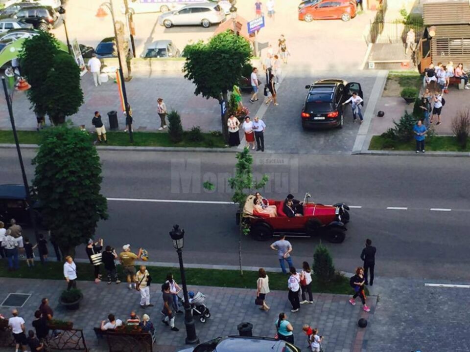 Iulian și Dorina Todirică au deschis coloana de defilare de pe bulevardul Carol