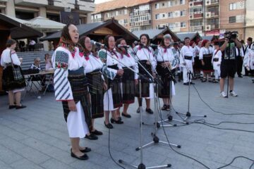 Spectacolul folcloric „Satul meu cu doruri multe”