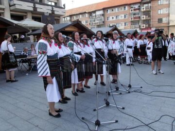Spectacolul folcloric „Satul meu cu doruri multe”