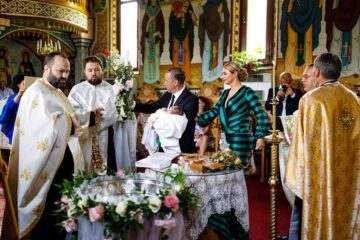 Botezul a avut loc duminică la prânz, la biserica din Mălini, într-un cerc restrâns Foto Ovidiu Onofrei
