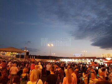 Zeci de mii de suceveni au petrecut la Festivalul Verii, în parcarea Shopping City Suceava
