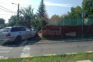 BMW-ul care a ricoșat în gard