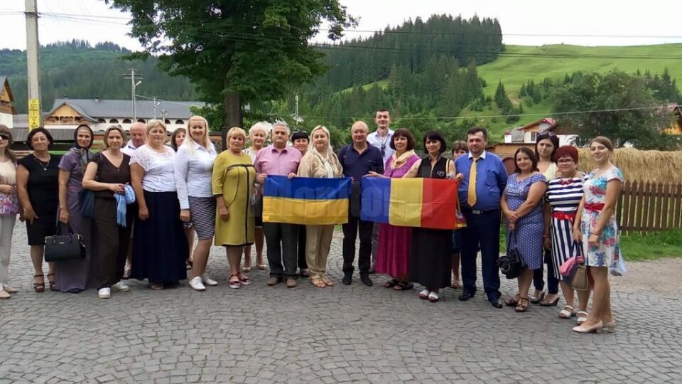 La stagiu au participat cadre didactice din învățământul preuniversitar din Cernăuți La stagiu au participat cadre didactice din învățământul preuniversitar din Cernăuți