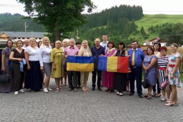 La stagiu au participat cadre didactice din învățământul preuniversitar din Cernăuți