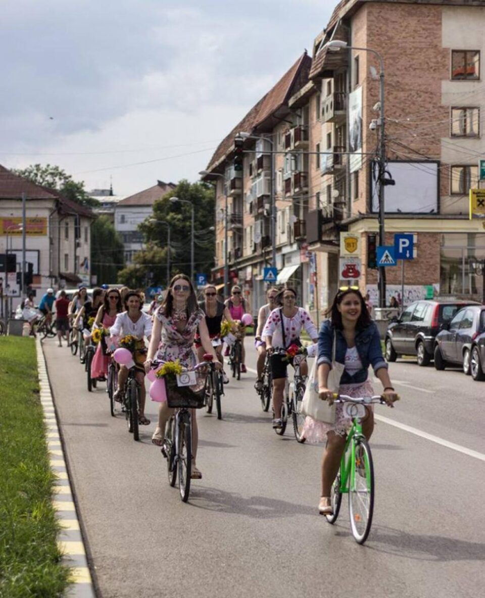 SkirtBike, parada fetelor cochete pe bicicletă, duminică, la Suceava