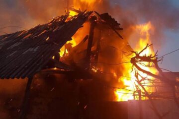 Incendiu provocat de un bărbat, după ce amenințase că va da foc la casă