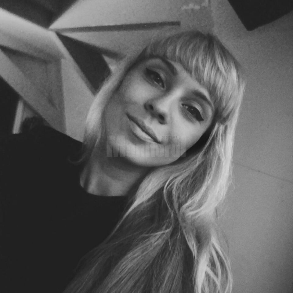 Alexandra Guriță, studentă la Haga, premiată la Concursul Național de Design de Mobilier Alexandra Guriță, studentă la Haga, premiată la Concursul Național de Design de Mobilier