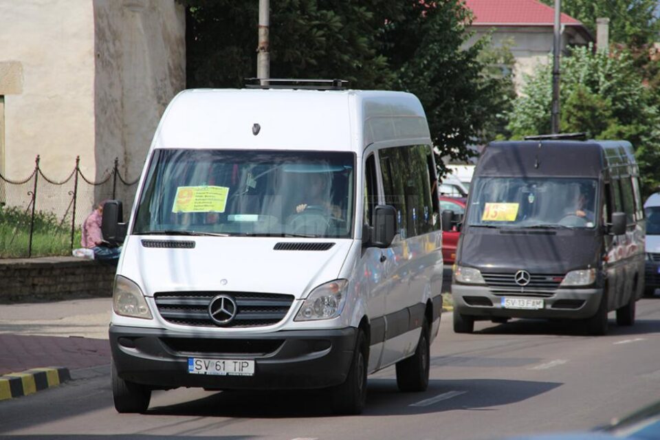 De la 1 iulie, microbuzele de maxi-taxi nu mai au voie să preia călători din stațiile de transport în comun De la 1 iulie, microbuzele de maxi-taxi nu mai au voie să preia călători din stațiile de transport în comun