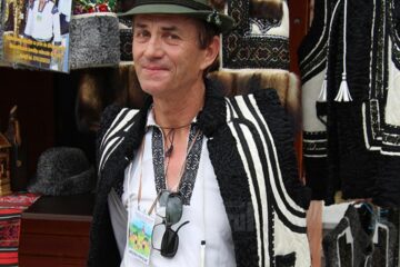 Meșterul cojocar Dorin Paicu din Drăgoiești