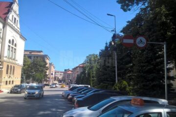 Motocicliștii au accesul interzis pe esplanada pietonală din fața Palatului Administrativ din municipiul Suceava