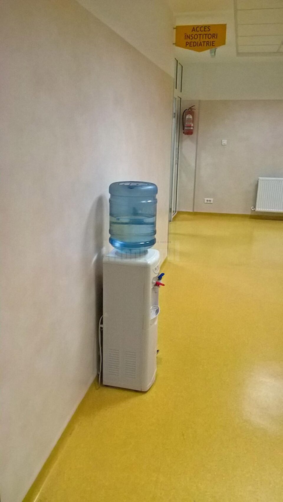 Dozatoare cu apă potabilă, gratuită, la Unitatea de Primiri Urgențe