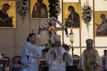 Urmași ai răzeșilor lui Ștefan cel Mare, din Moldova, Basarabia și Bucovina, au venit să se închine la mormântul voievodului de la Putna