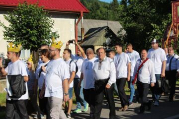 Urmași ai răzeșilor lui Ștefan cel Mare, din Moldova, Basarabia și Bucovina, au venit să se închine la mormântul voievodului de la Putna