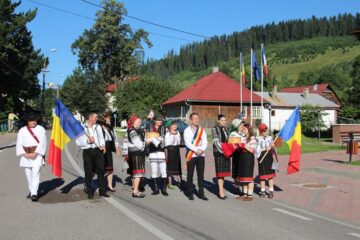 Urmași ai răzeșilor lui Ștefan cel Mare, din Moldova, Basarabia și Bucovina, au venit să se închine la mormântul voievodului de la Putna