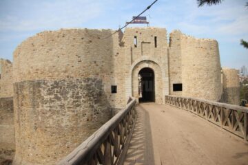 Atelierul de desen ,,Istoria desenată a cetăților medievale” la Cetatea de Scaun a Sucevei