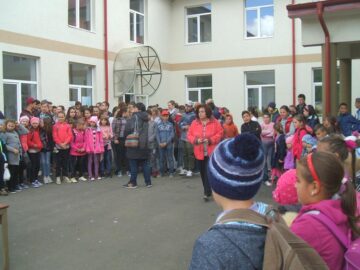 Donație de carte la Școala Gimnazială din Păltinoasa