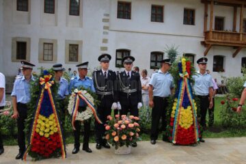 Urmași ai răzeșilor lui Ștefan cel Mare, din Moldova, Basarabia și Bucovina, au venit să se închine la mormântul voievodului de la Putna