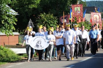 Urmași ai răzeșilor lui Ștefan cel Mare, din Moldova, Basarabia și Bucovina, au venit să se închine la mormântul voievodului de la Putna